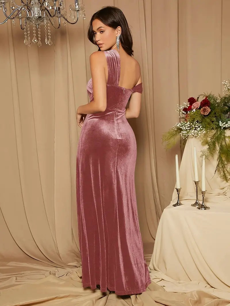 Kira – Samtiges Luxuskleid mit One-Shoulder-Träger